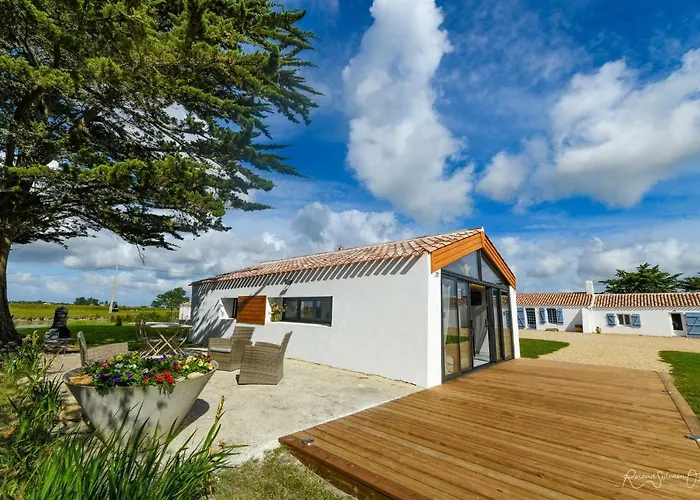 De La Grande Borderie Holiday home *
